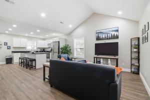 Kuchyň nebo kuchyňský kout v ubytování Bright and Cozy 4BR Home Away from Home