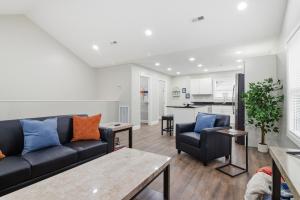 Kuchyň nebo kuchyňský kout v ubytování Bright and Cozy 4BR Home Away from Home