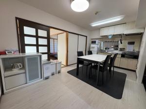 a kitchen and dining room with a table and chairs at マンションメゾンV206 maisonV206 in Gifu