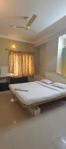 Giường trong phòng chung tại The Corporate Comforts