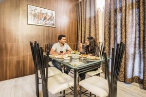 Επισκέπτες που μένουν στο FabHotel Ivy Inn Sector 35