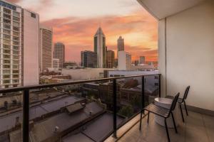 Μπαλκόνι ή βεράντα στο Adina Apartment Hotel Perth Barrack Plaza