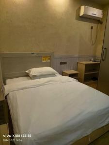 a hospital room with a large white bed in it at The Cozy Nook in Zhangjiajie