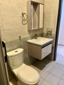 Ένα μπάνιο στο Jolitha homes