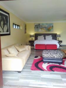 Posezení v ubytování Sun Room (Studio) on the edge of the Harties dam.