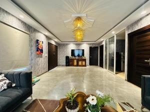 Μια τηλεόραση ή/και κέντρο ψυχαγωγίας στο Disha Farm