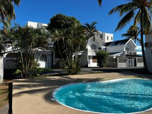 Swimmingpoolen hos eller tæt på Villa Melissa Pereybere beach