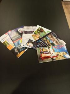 a pile of magazines sitting on top of a table at Apartmán s 2 spálňami pri lesoparku in Prievidza