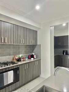 Kuchyň nebo kuchyňský kout v ubytování Mahzan on Kilcunda - Ensuite 1