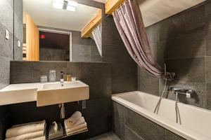 Koupelna v ubytování Anova Hotel & Spa