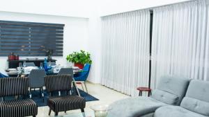 Posezení v ubytování Eclectic 3 levels and 5 bedrooms penthouse