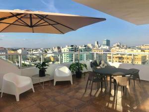 Balkón nebo terasa v ubytování Eclectic 3 levels and 5 bedrooms penthouse