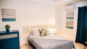 Ένα ή περισσότερα κρεβάτια σε δωμάτιο στο 3 levels and 5 bedrooms penthouse with a great view