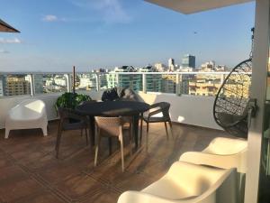 Μπαλκόνι ή βεράντα στο 3 levels and 5 bedrooms penthouse with a great view