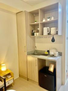 Kuchyň nebo kuchyňský kout v ubytování Sky Condotel Staycation