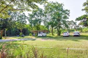 ケーンクラチャンにあるNana River Kaeng Krachanの三台の団体