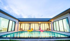 Πισίνα στο ή κοντά στο Aurora Villa Pattaya - Luxury 4BR Pool Villa