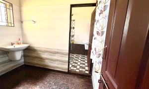 Ένα μπάνιο στο Nadi Teera Homestay