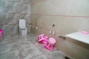 Koupelna v ubytování Kesar Villa Resort + 18 fotografií