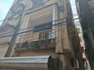 Το κτήριο όπου στεγάζεται  το δωμάτιο σε οικογενειακή κατοικία