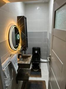 Ένα μπάνιο στο The HQ