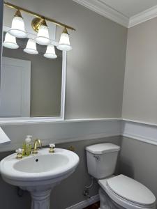 Koupelna v ubytování Charming 4-Bedroom Home in Bella Coola