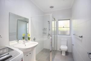 Ένα μπάνιο στο Harbour Haven - steps from Ulladulla Harbour