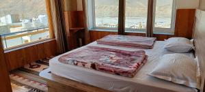 Voodi või voodid majutusasutuse Juniper Home Kaza by Mountain Bee toas