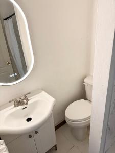 Ένα μπάνιο στο Awesome Apartment in downtown London