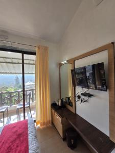 TV a/nebo společenská místnost v ubytování Cloud Green Resort + 83 fotografií
