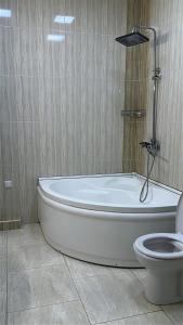 Koupelna v ubytování Vatan Hotel + 16 fotografií