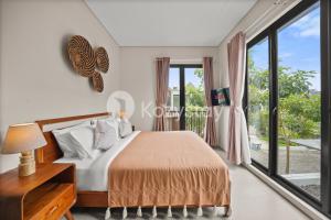 Una cama o camas en una habitación de Merin Villa by Kozystay - Jimbaran 22 fotos más