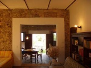 a living room with a table and a dining room at Ferienwohnung La Taverna In Umbertide in Umbertide