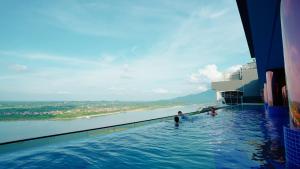 Πισίνα στο ή κοντά στο Lynntimes Thanh Thủy Wellness Hotel & Resort