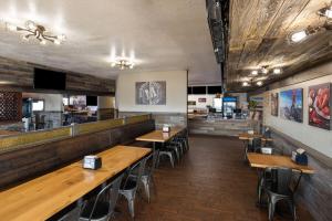 Restaurace v ubytování Super 8 by Wyndham Fort Bragg