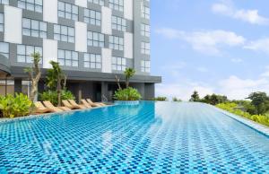 Πισίνα στο ή κοντά στο Four Points by Sheraton Pontianak