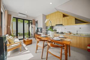 Una cocina o kitchenette en Merin Villa by Kozystay - Jimbaran