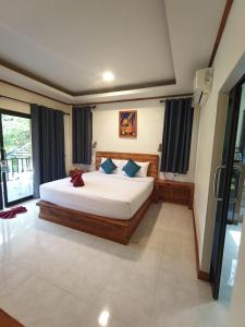 Ένα ή περισσότερα κρεβάτια σε δωμάτιο στο Lanta Buddy Resort