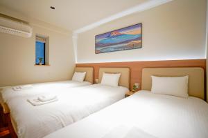 Giường trong phòng chung tại 中野ワールドホテル