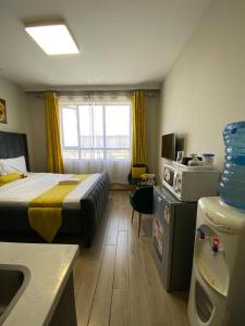 Postel nebo postele na pokoji v ubytování Studio Indesign Makumbi Park, Syokimau with Pool near JKIA & SGR + 9 fotografií