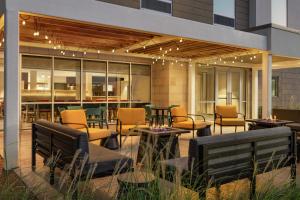 Posezení v ubytování Home2 Suites By Hilton Denton