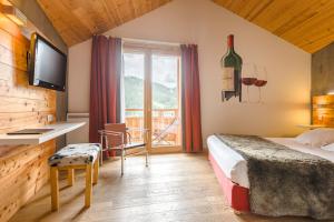 TV a/nebo společenská místnost v ubytování Anova Hotel & Spa