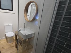 Koupelna v ubytování Fijnbosch Cottage at Moss & Moon Cabins + 61 fotografií