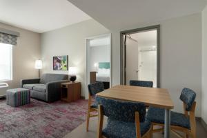 Posezení v ubytování Home2 Suites By Hilton Denton