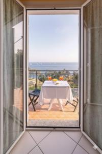 a room with a table with a view of the ocean at Casa Conca Azzurra in Costarainera