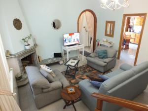 a living room with two couches and a television at Villa Dafne con ampio giardino, pochi minuti dal mare Fondi Sperlonga in Fondi