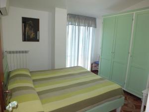 a small bedroom with a bed and a window at Villa Dafne mare Fondi Sperlonga in Fondi