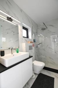 Koupelna v ubytování Gestema Luxury Residences