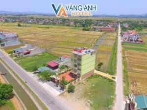 an aerial view of a building next to a road at Khách sạn Vàng Anh in Kiên Giáp Ha