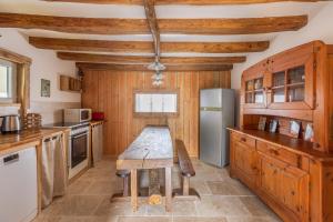 Kuchyň nebo kuchyňský kout v ubytování Gite familial-Zoo Beauval-Chateaux